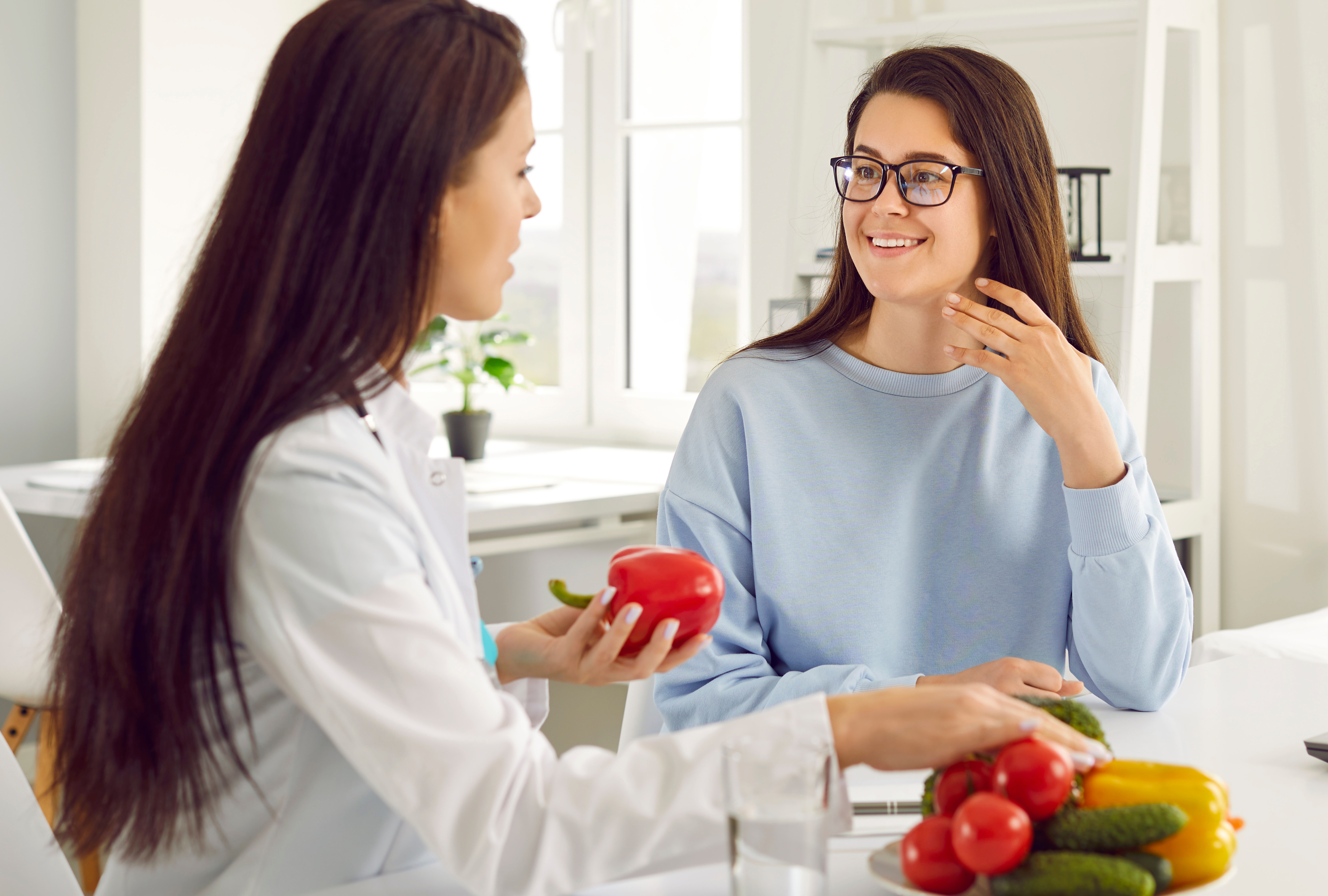 A registered dietitian consults with a client